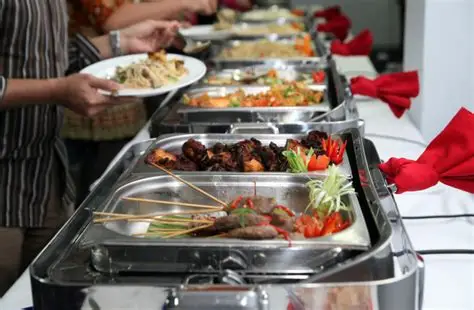PRIMEIRO LUGAR NA FILA DO BUFFET